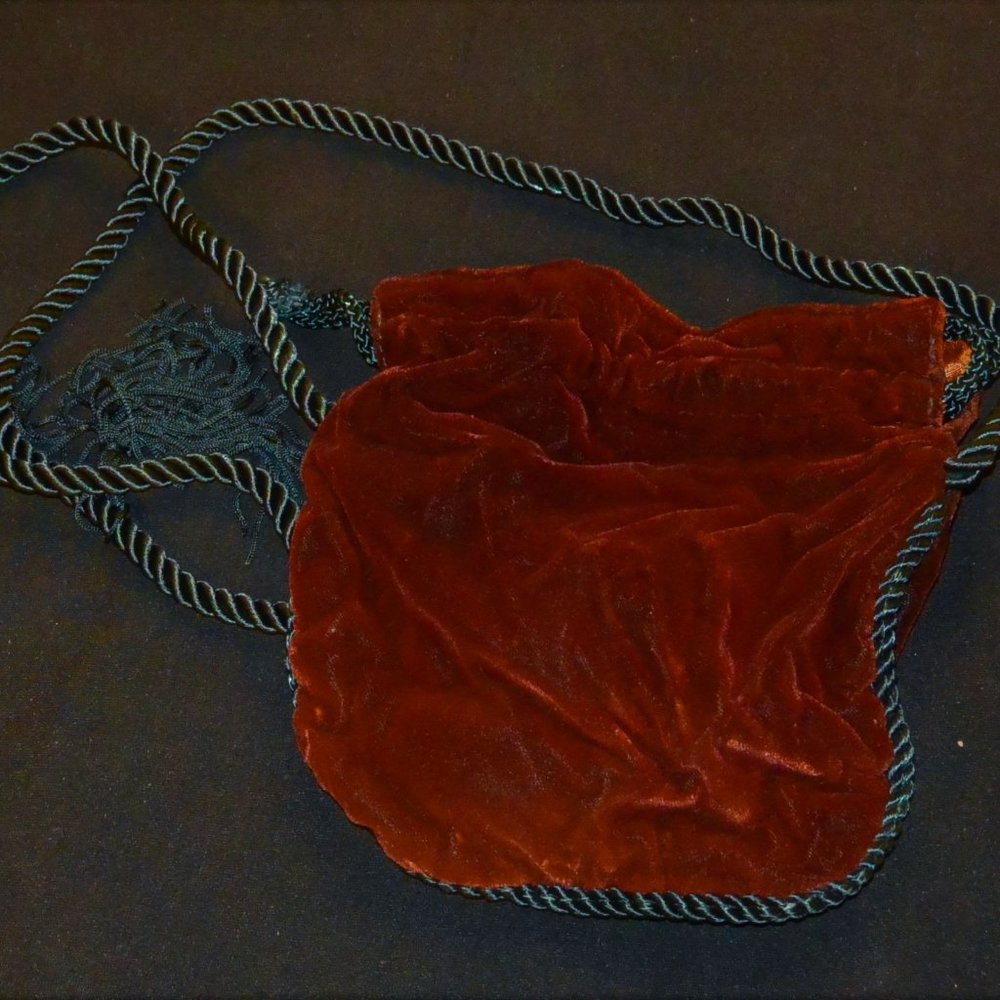 Women's velvet evening pouch with black cross body